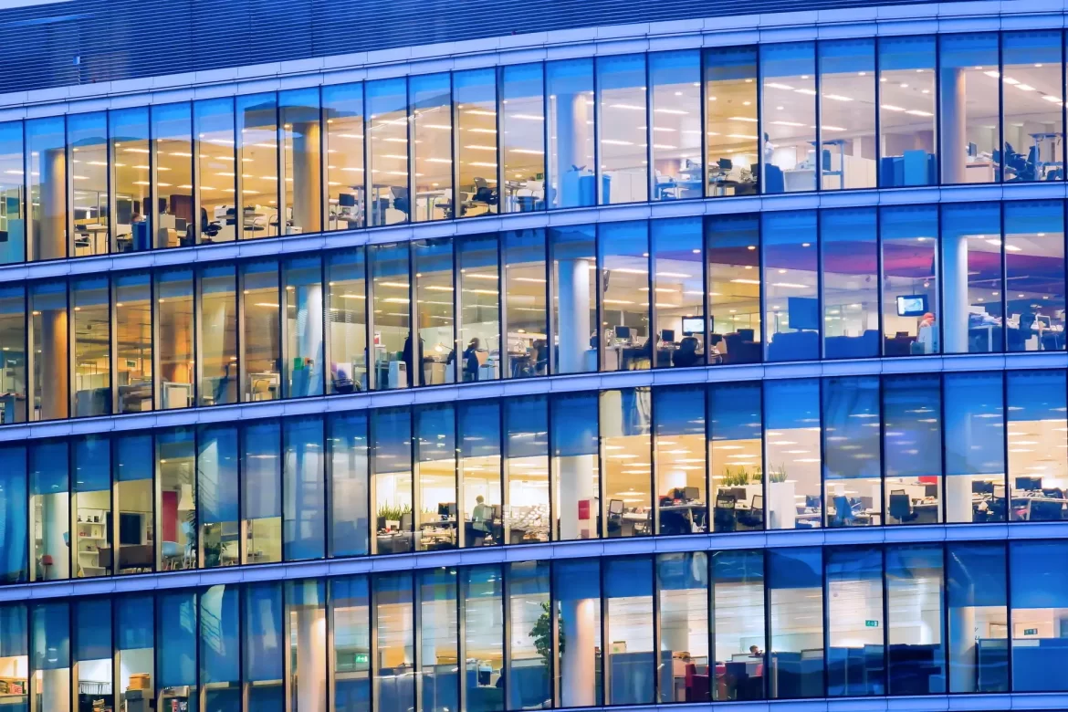 Koszty transakcyjne: Jak wpływają na efektywność rynku?